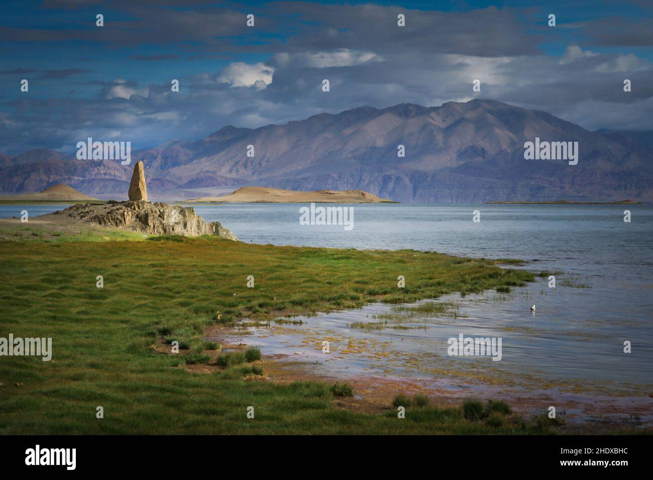 Himalaya lakes hi-res stock photography and images - Alamy