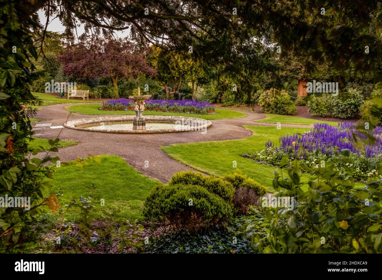 Fountain garden england hires stock photography and images Alamy