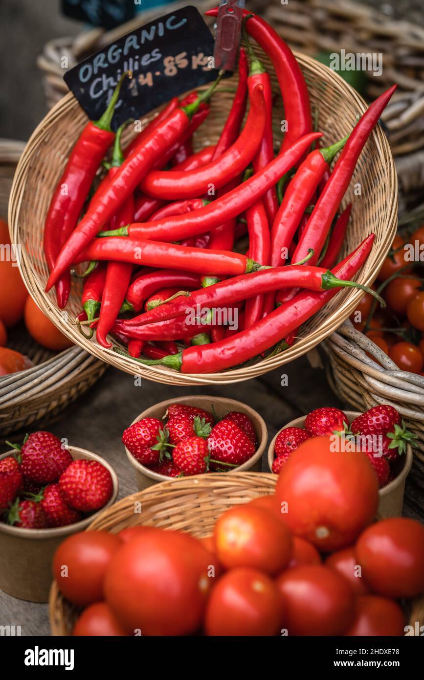 Bio Market Bio fruit vegetable shop display hi-res stock photography and images ...