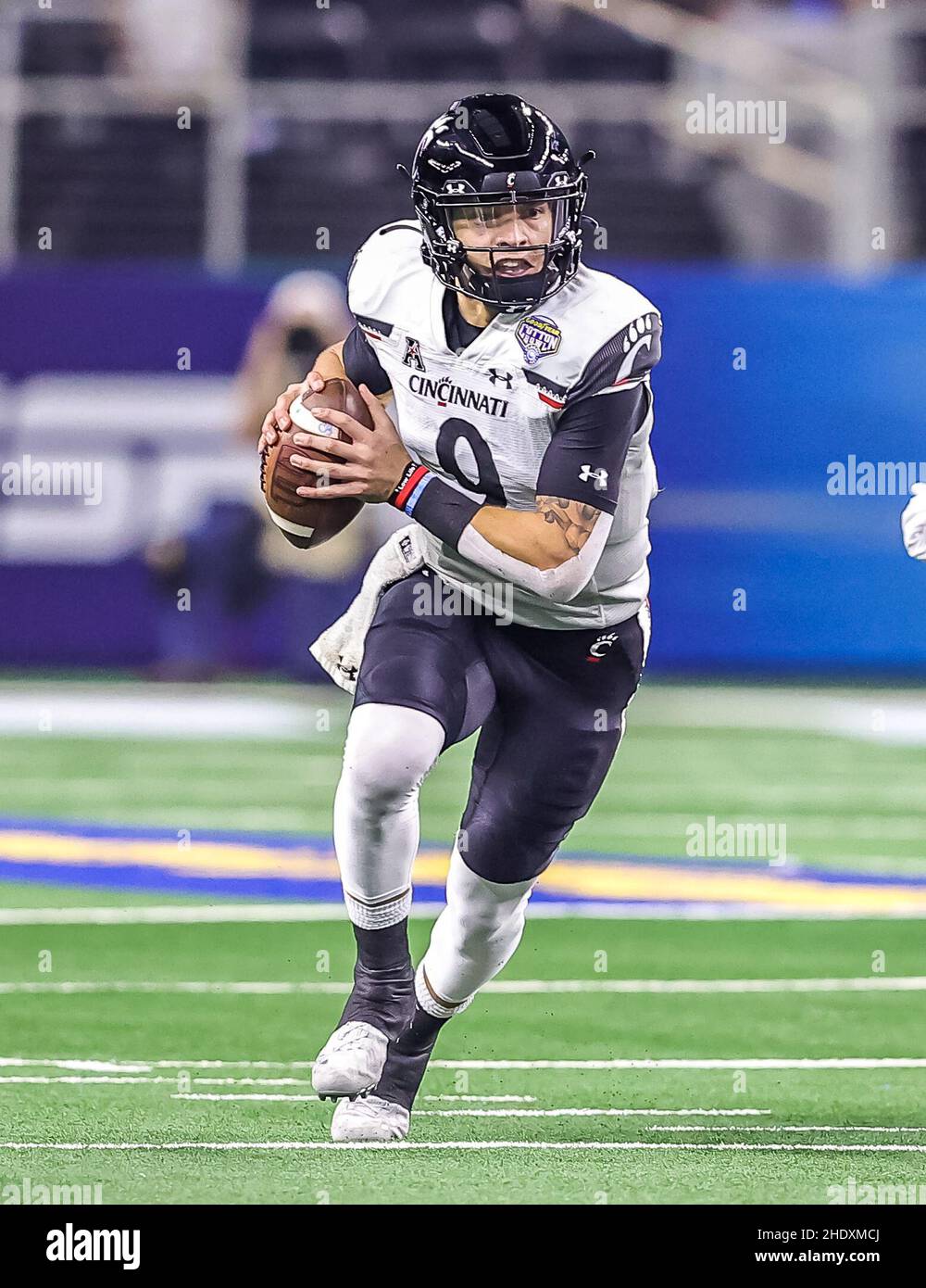 December 31, 2021 Cincinnati Bearcats quarterback Desmond Ridder (9) scrambles during the