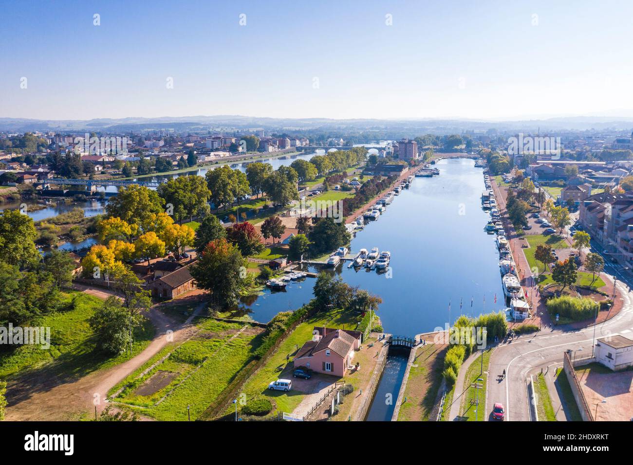 France, Loire, Roanne, the marina and the canal of Roanne to Digoin with the Loire River on the left (aerial view) // France, Loire (42), Roanne, port Stock Photo