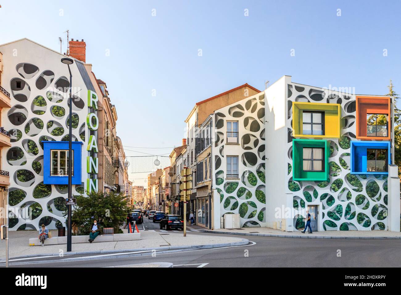 Building trompe loeil mural hi-res stock photography and images - Alamy, image size:1300x956