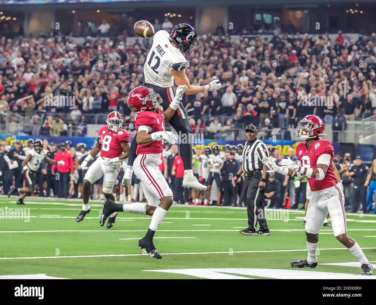 December 31, 2021: Cincinnati Bearcats wide receiver Alec Pierce (12) narrowly misses a touchdown pass during the Cotton Bowl Classic NCAA Football game between the University of Cincinnati Bearcats and the University of Alabama Crimson Tide at AT&T Stadium in Arlington, Texas. Tom Sooter/Dave Campbells Texas Football via CSM. Stock Photo