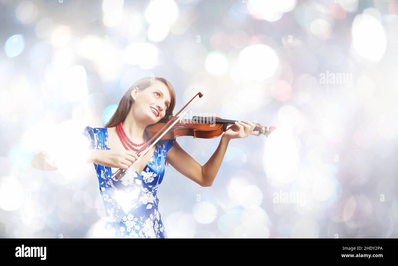 violin family, playing music, violinist, violin families, playing musics, violinists Stock Photo