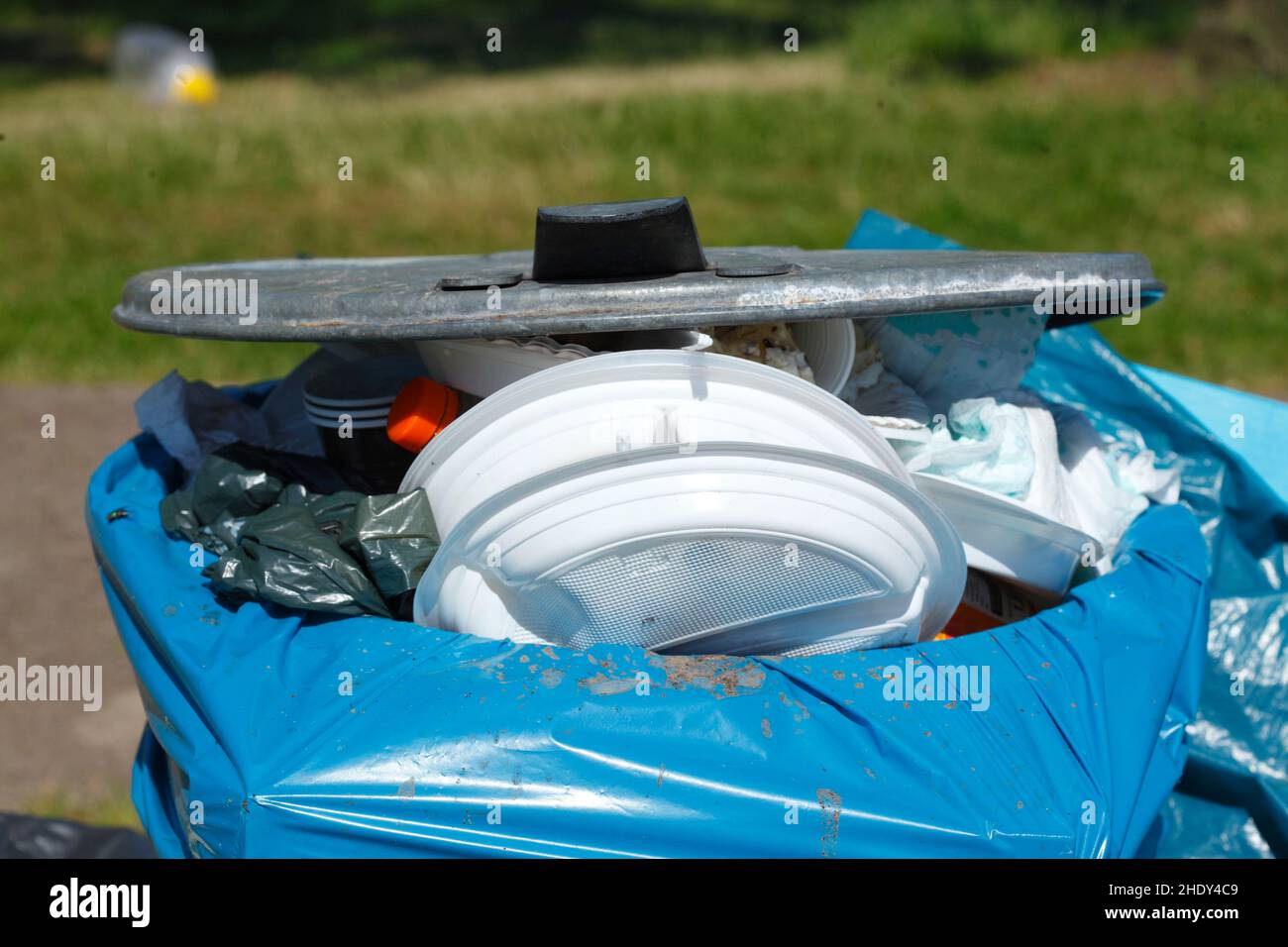 Dustbin lids hires stock photography and images Alamy