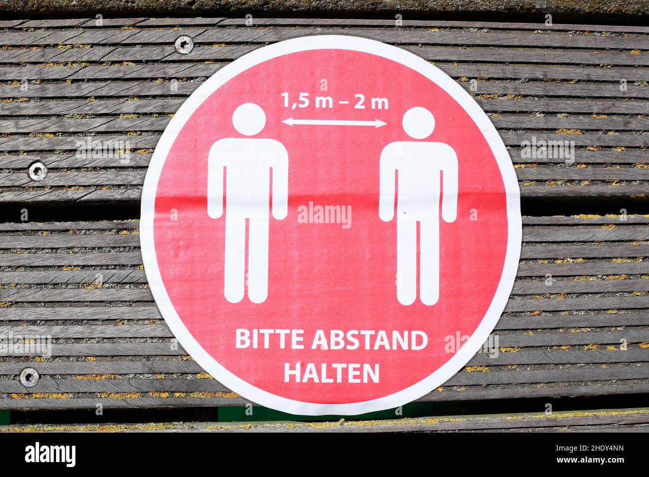 minimum distance, distance rule, abstand halten Stock Photo Alamy