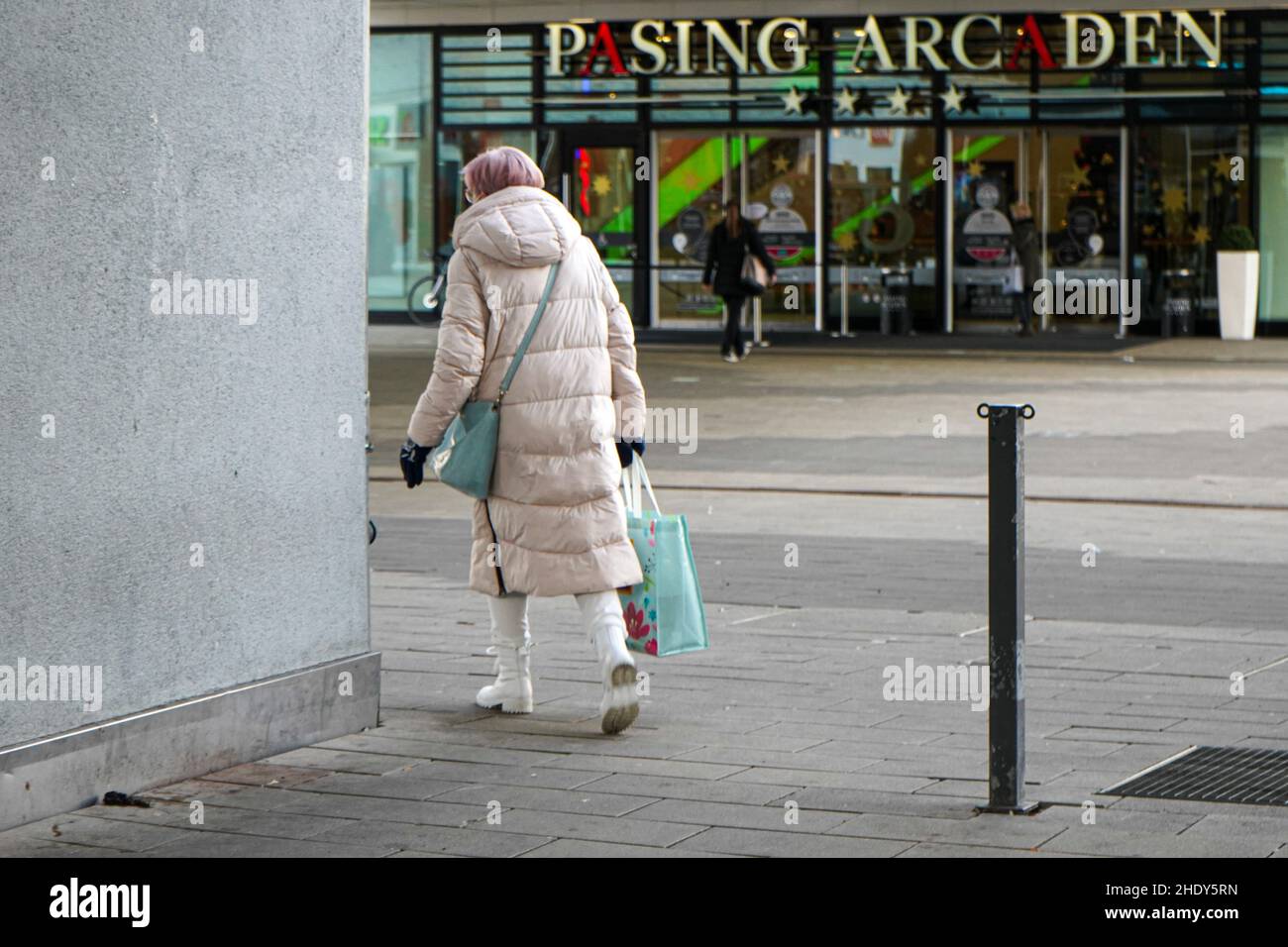 Pasing hi-res stock photography and images - Alamy