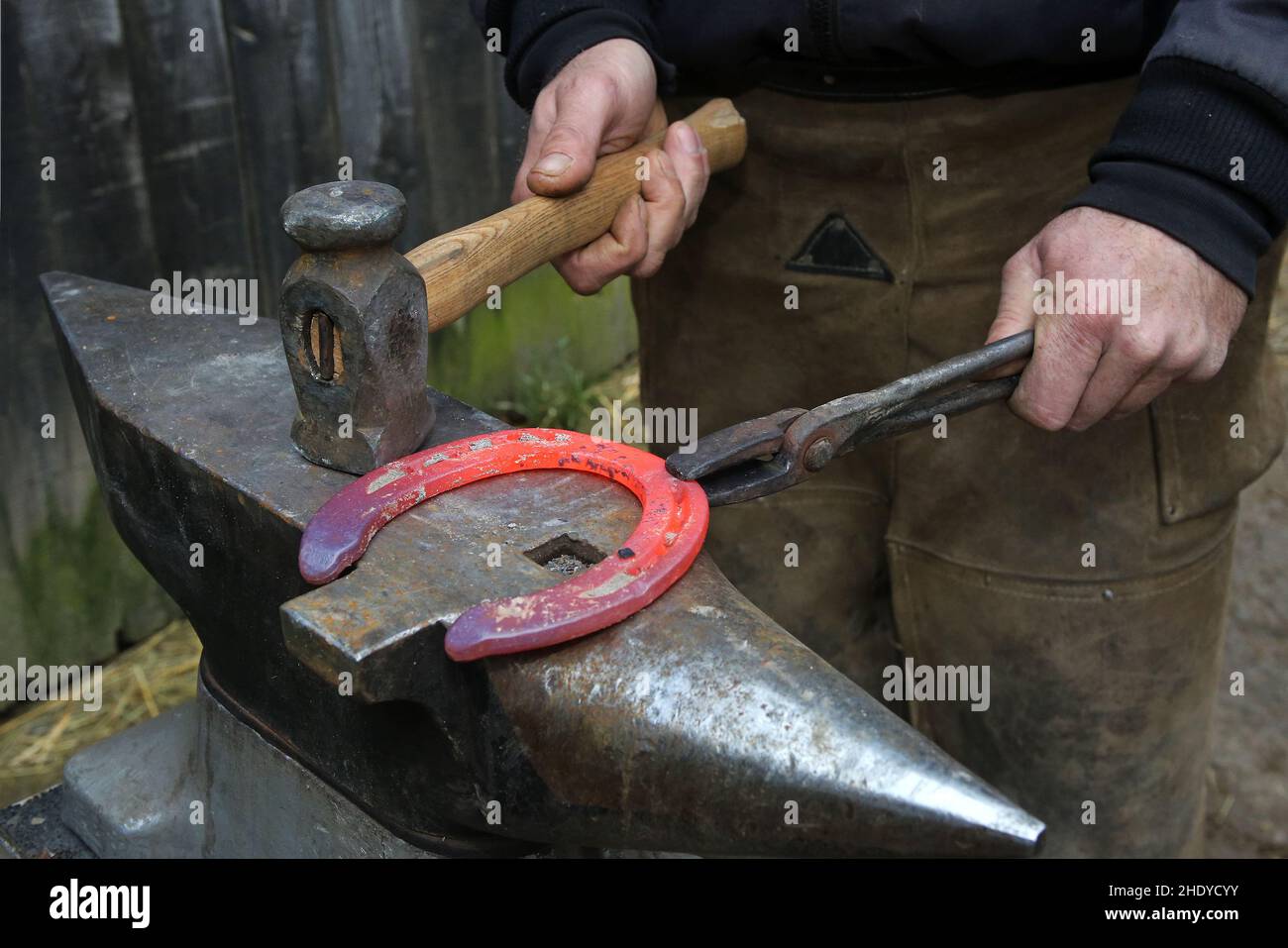 blacksmith horseshoe anvil blacksmiths horseshoes anvils