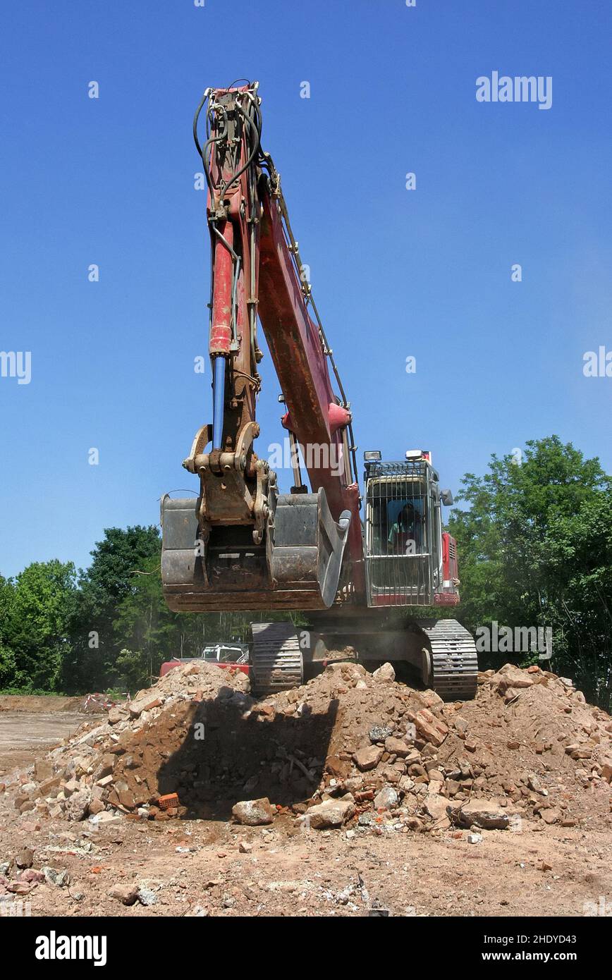 Excavator digging hole hi-res stock photography and images - Alamy