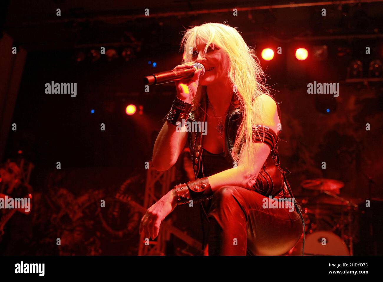 Blonde female singer hi-res stock photography and images - Alamy