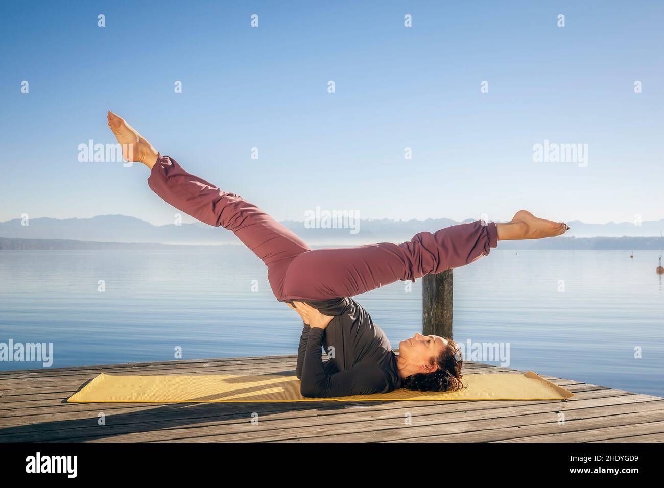 Gymnastics shoulder yoga stand hires stock photography and images Alamy