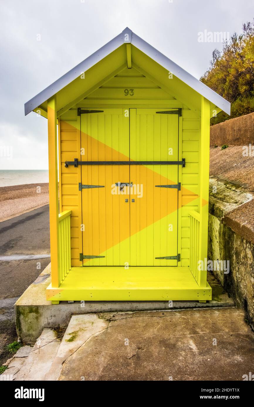 No. 1054 Arpeggio, Bright Yellow Beach Hut, decorated by Rana Begum for Creative Folkestone Triennial, Lower Saxon Way, Folkestone, 02 Jan 2022 Stock Photo