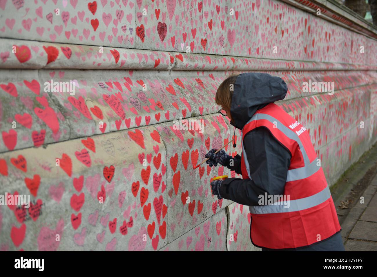 London, UK. 07th Jan, 2022. Volunteers paint new hearts on The National Covid Memorial Wall, just outside St Thomas' Hospital. Hospitals in London face rising number of Covid patients. Credit: Thomas Krych/Alamy Live News Stock Photo