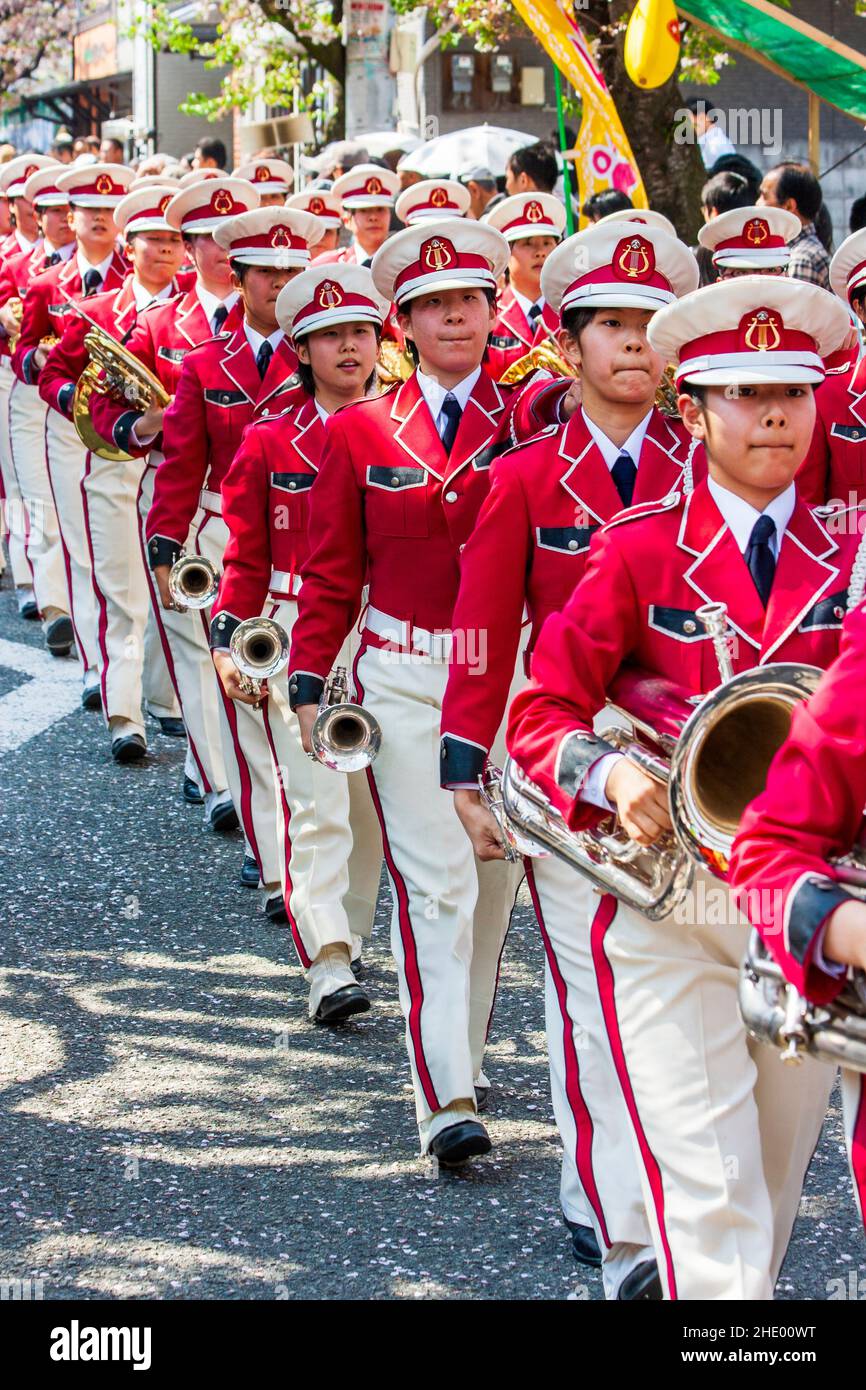 Rows of Japanese teenage band members of the Waseda Band, in pink and