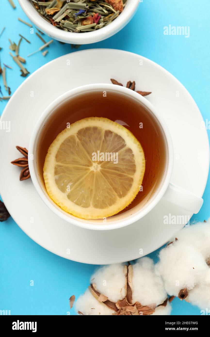 Rink Tea Pour fresh brewed black tea hi-res stock photography and images - Alamy