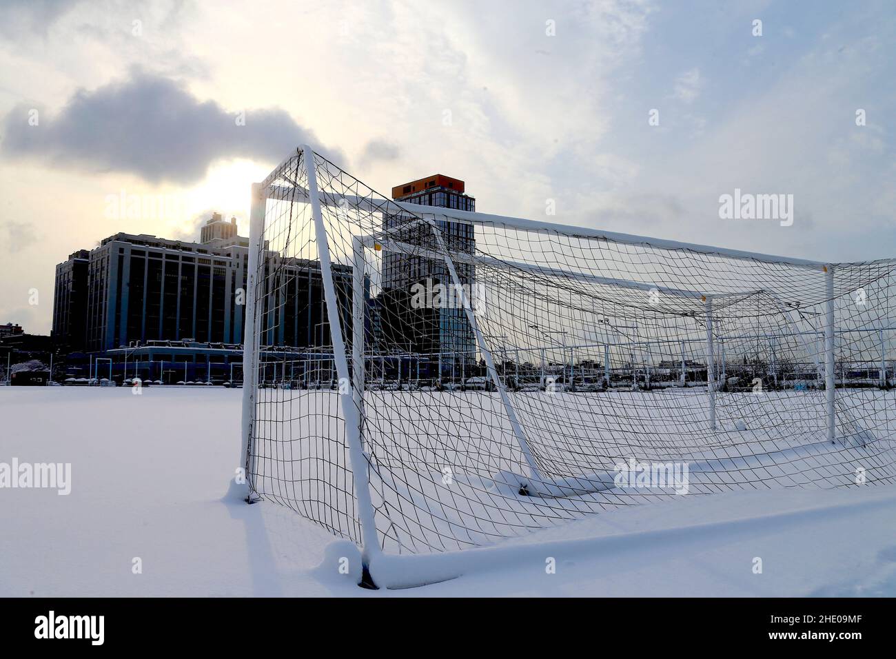 Atmosphere of the first snow of the season in New York City, NY on ...