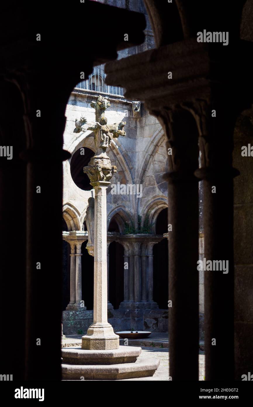 Central column in the inner courtyard of the Se Cathedral in Porto, Portugal Stock Photo