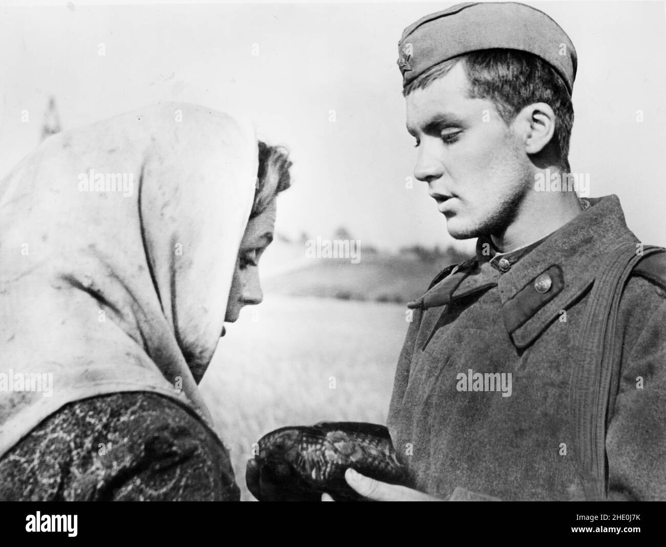 Zhanna Prokhorenko, Vladimir Ivashov, on-set of the Soviet Film, 'Ballad Of A Soldier', Russian: 'Ballada o soldate', Mosfilm, 1959 Stock Photo