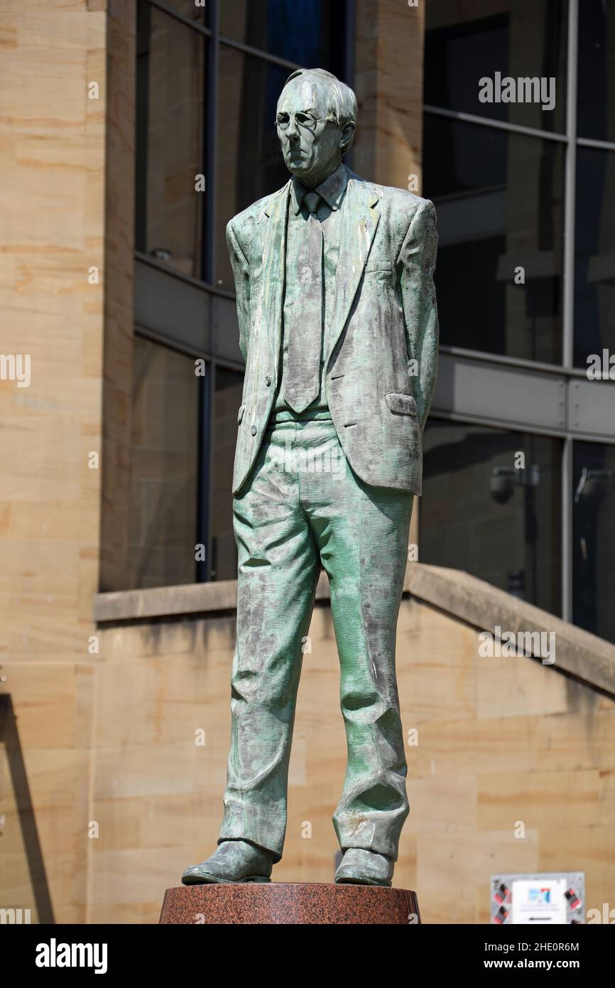 Donald Dewar statue in Glasgow Stock Photo