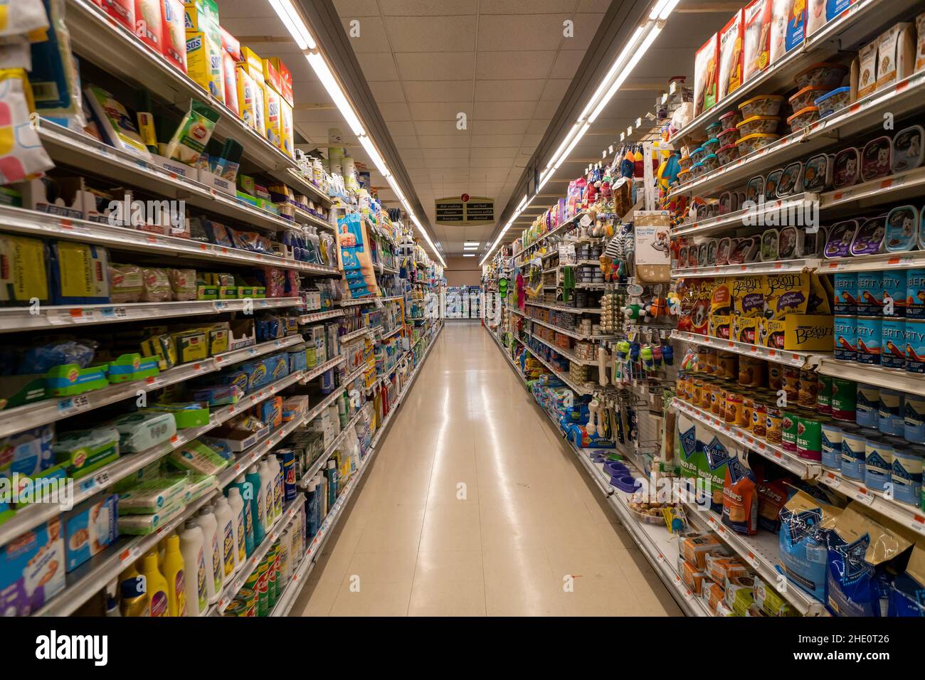 Shopping in a supermarket in New York on Tuesday, January 4, 2022