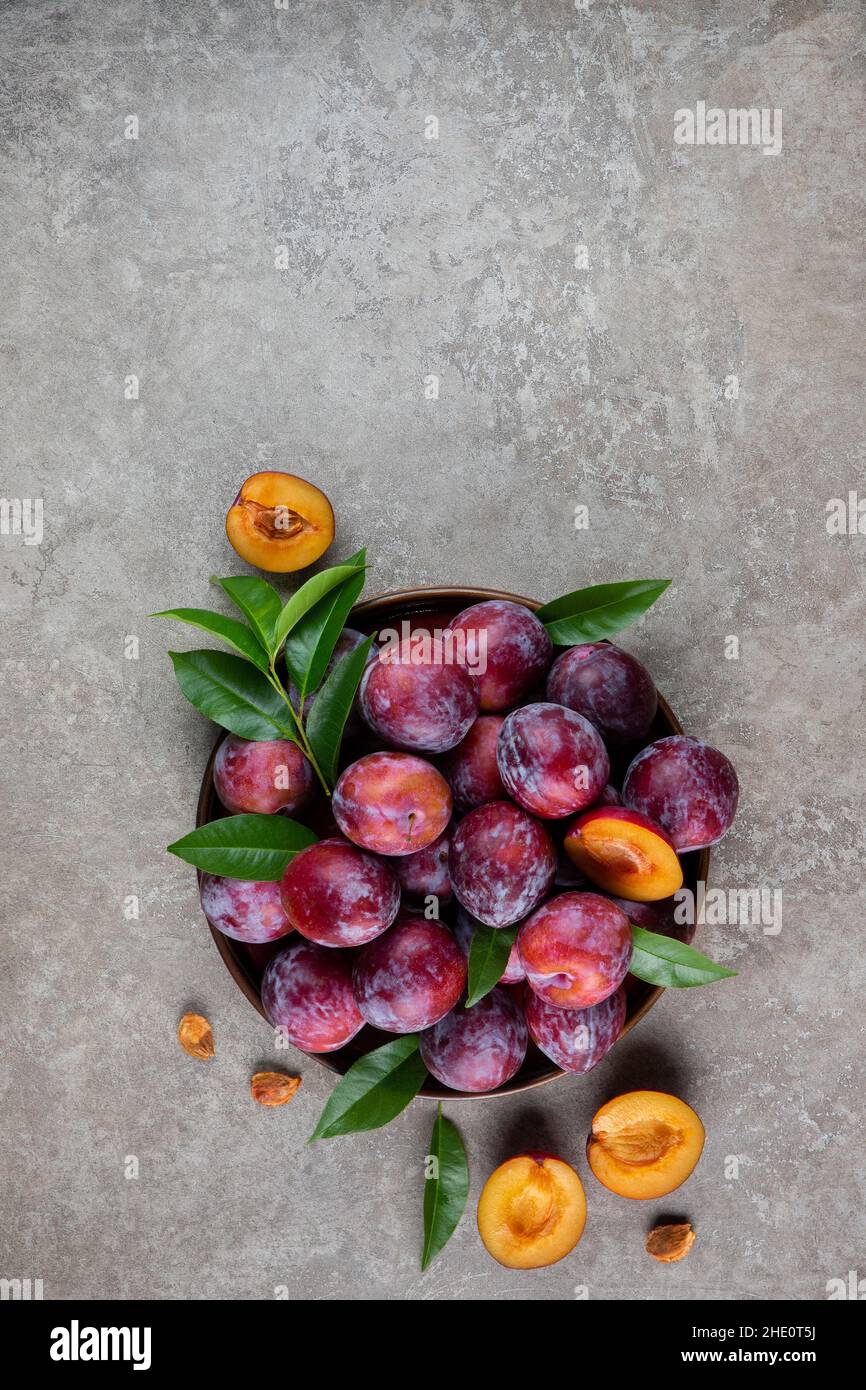Big purple ripe plums hi-res stock photography and images - Alamy