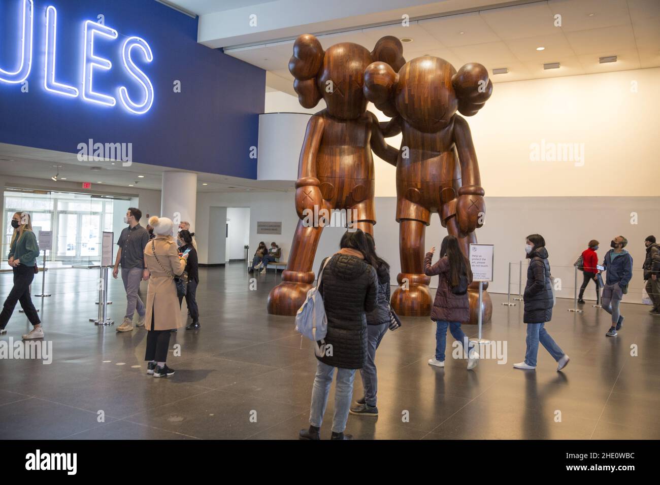 4K]🇺🇸NYC Walk🗽5th Ave  Louis Vuitton🧳, KAWS@Rockefeller