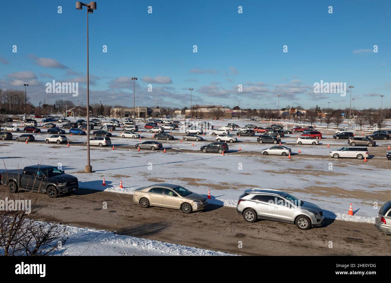 Sterling Heights, Michigan, USA. 7th Jan, 2022. Cars wait in long lines for drive-thru covid-19 testing. Demand for testing has grown because of the highly-contagious Omicron variant. Credit: Jim West/Alamy Live News Stock Photo