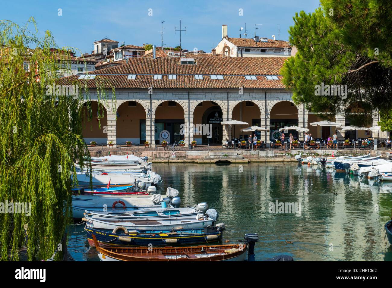 Alter Hafen Porto Vecchio in Desenzano Stock Photo - Alamy
