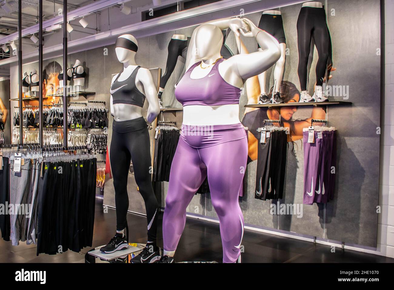 Fat mannequin hi-res stock photography and images - Alamy