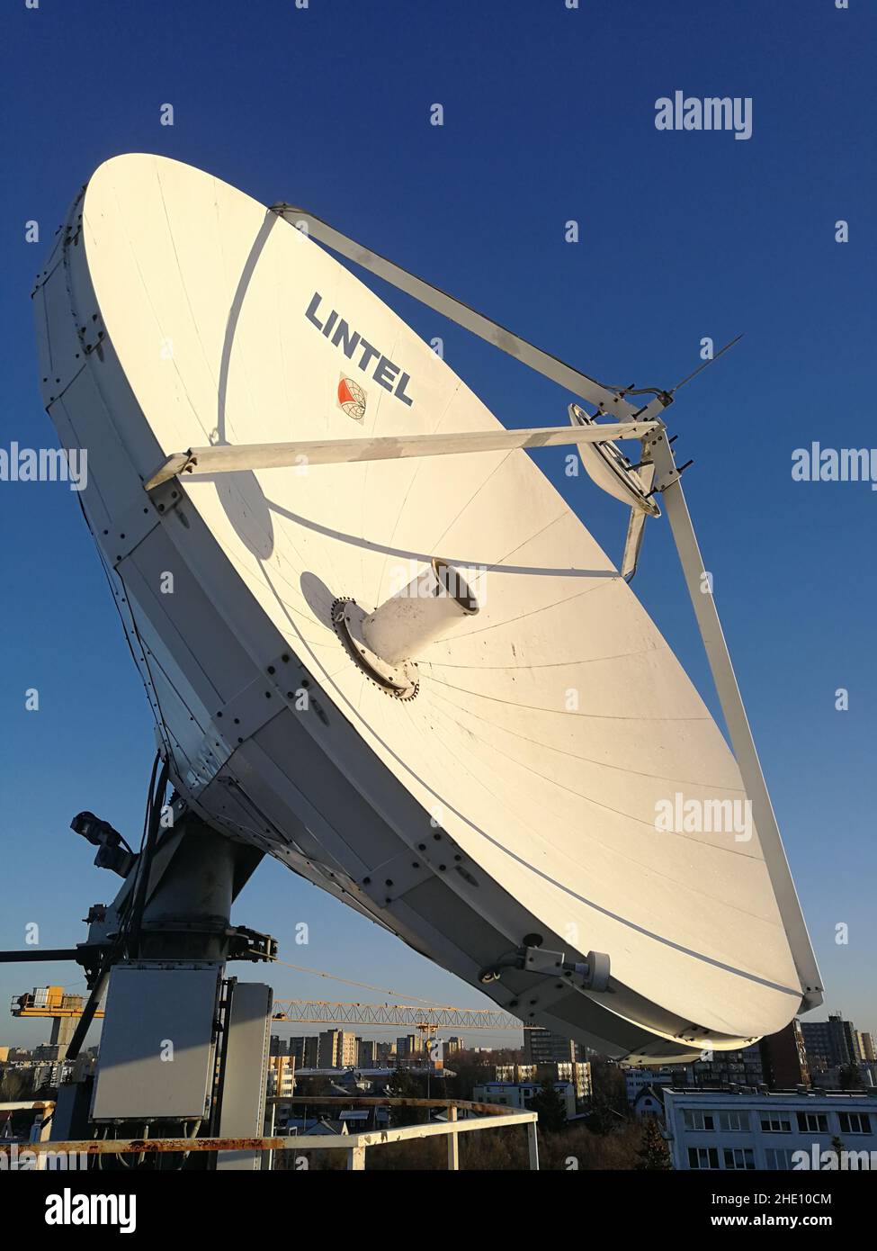 Military satellite dish hi-res stock photography and images - Alamy