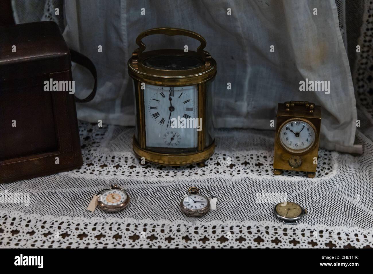 Standing clocks hi-res stock photography and images - Alamy
