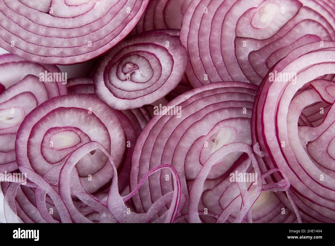 Sliced red onions hi-res stock photography and images - Alamy