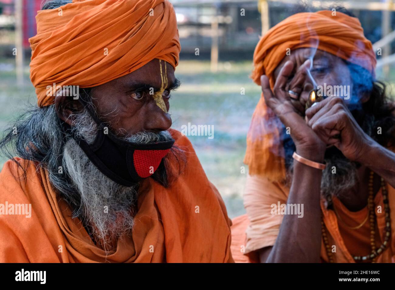 Kolkata, India. 07th Jan, 2022. A sadhu seen smoking at the Gangasagar transit camp. Gangasagar mela preparations were on hold due to a petition urging to stop this year's annual pilgrimage fair in light of the COVID-19/Omicron numbers in West Bengal and in the country at large. Calcutta High Court gave a go-ahead to Gangasagar Mela with certain restrictions. Credit: SOPA Images Limited/Alamy Live News Stock Photo