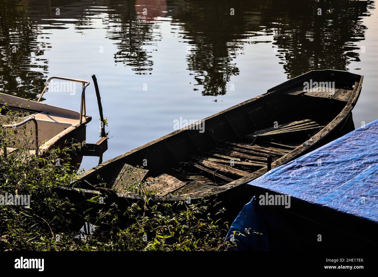 Moored boat next to the shore Stock Photo - Alamy