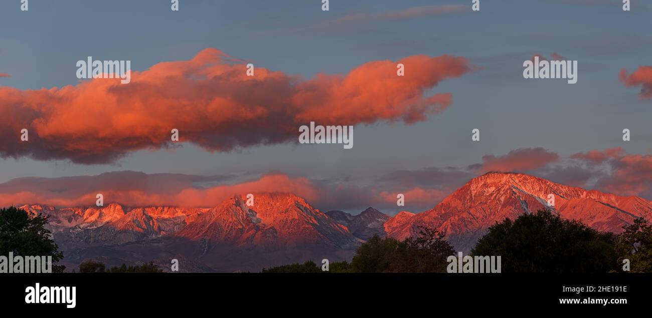 sunrise on the eastern Sierra mountains from Bishop California Stock Photo