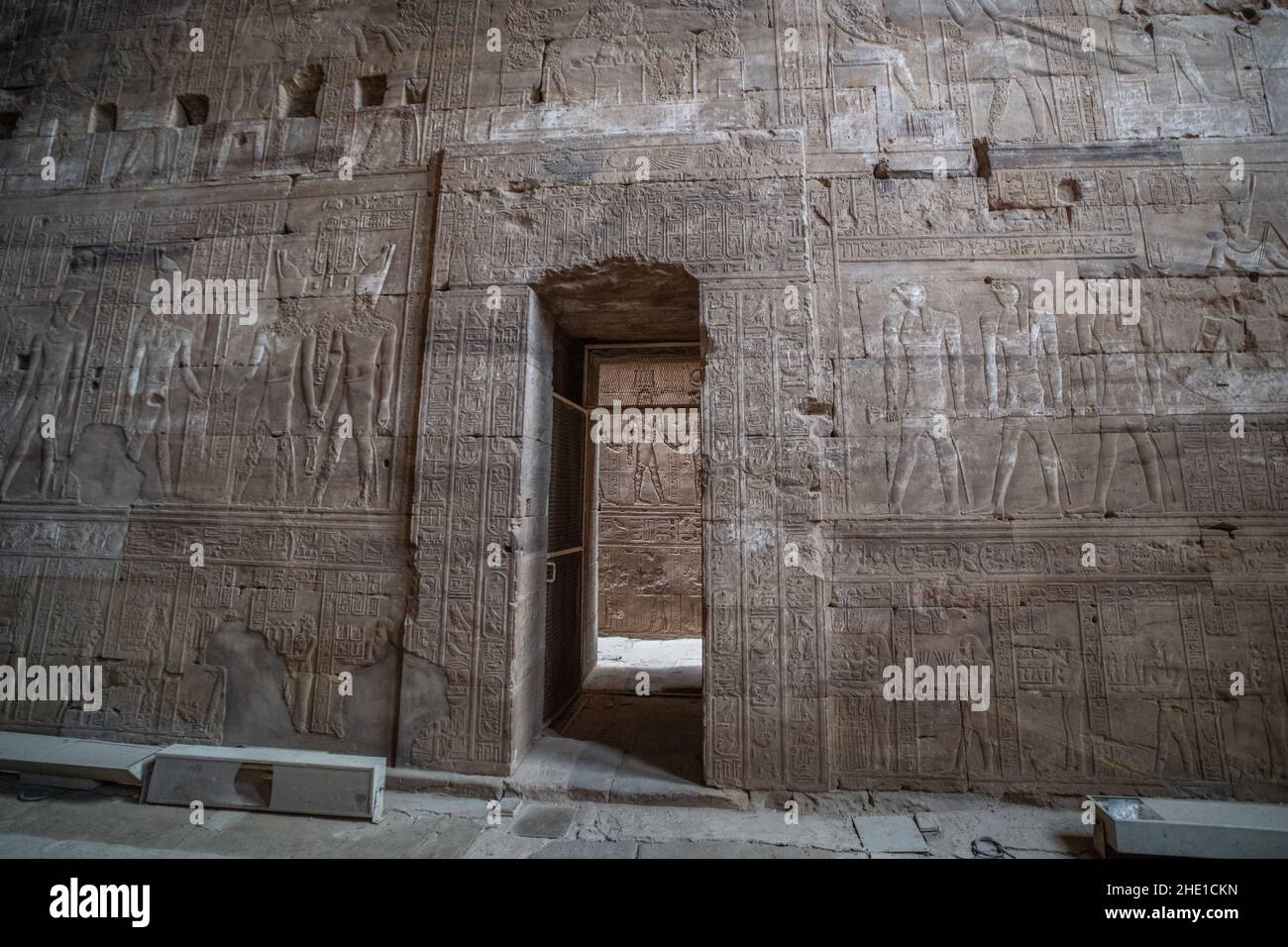 Carved egyptian hieroglyphics hi-res stock photography and