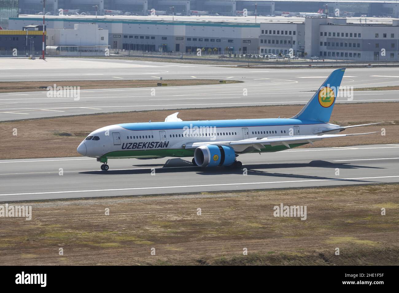 ISTANBUL, TURKEY - AUGUST 14, 2021: Uzbekistan Boeing 787-8 (CN 38364) landing to Istanbul Airport. Stock Photo