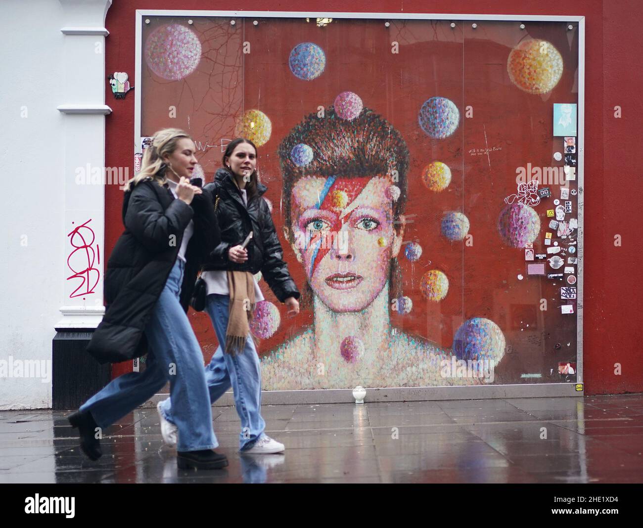 A candle tribute is placed at the David Bowie mural in Brixton, south London. Saturday marks what would have been Bowie's 75th birthday and is six years since his death. Issue date: Saturday January 8, 2022. Stock Photo