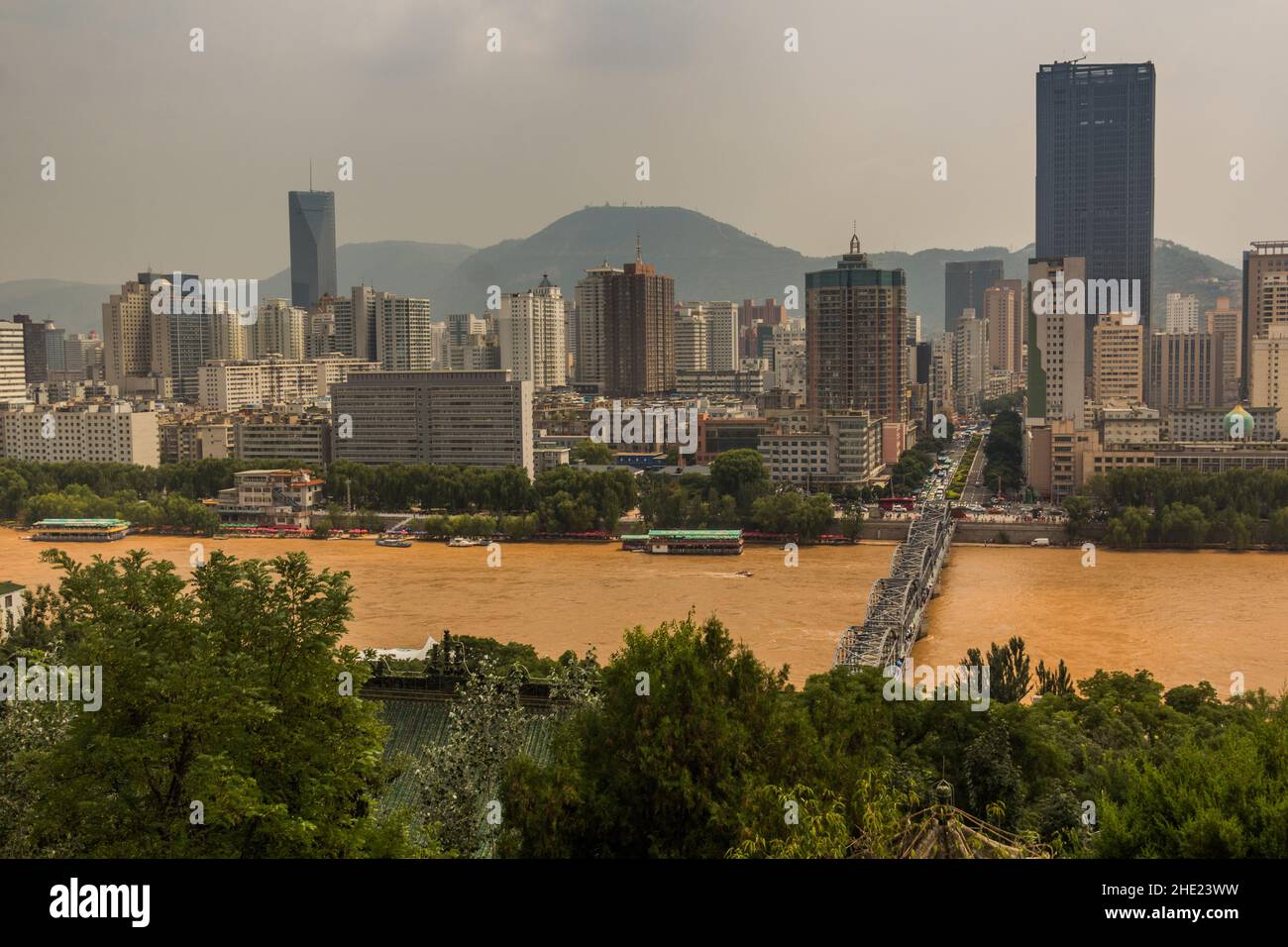 Skyline of Lanzhou and Yellow river Huang He , Gansu Province, China Stock Photo