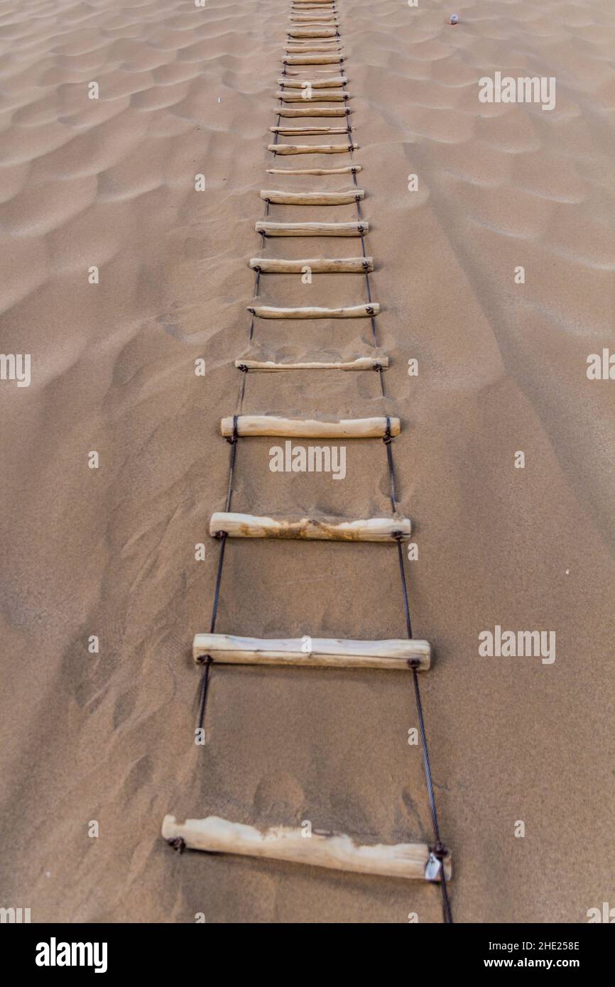 Ropa ladder at Singing Sands Dune near Dunhuang, Gansu Province, China Stock Photo
