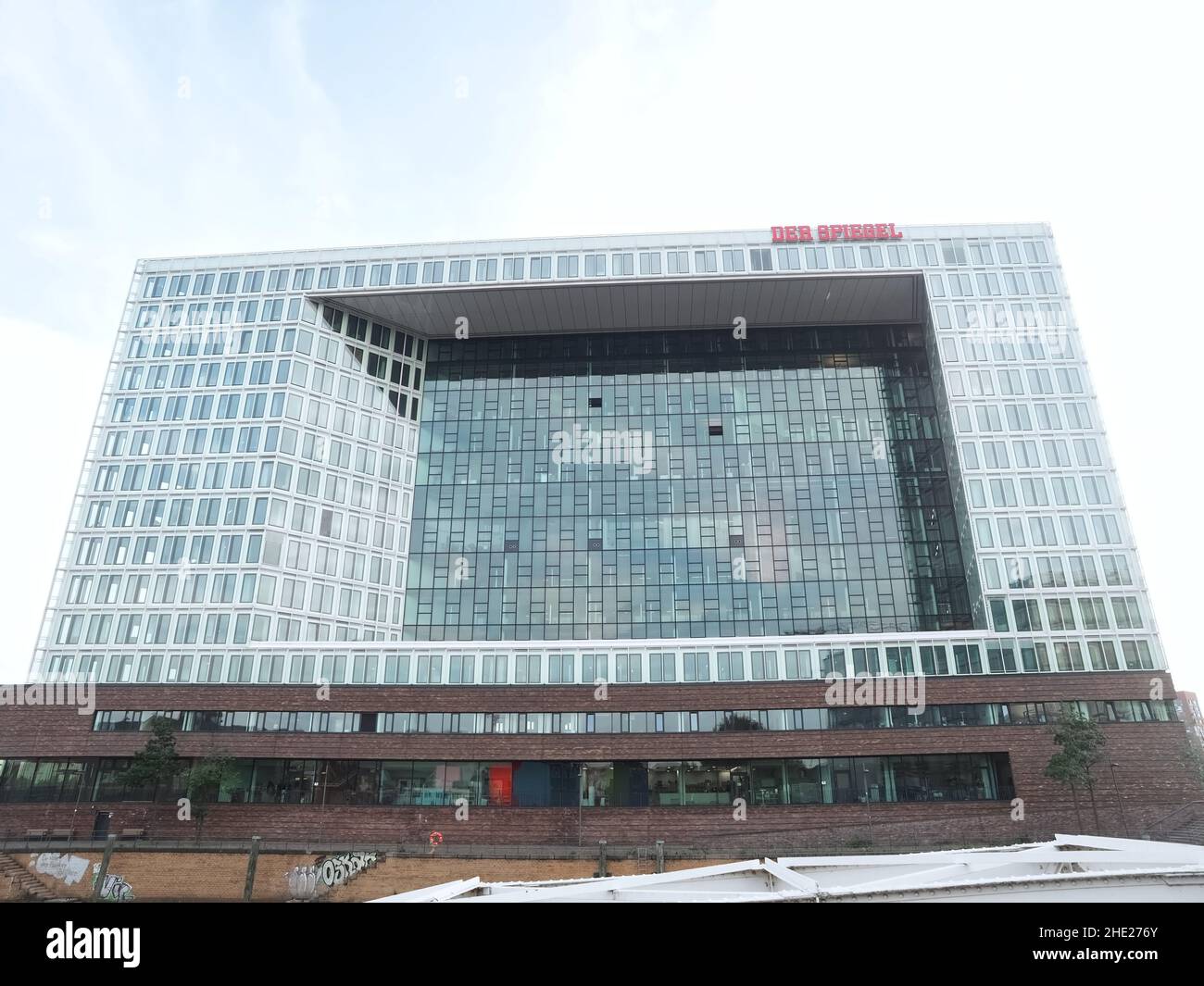 Daily News Building High Resolution Stock Photography and Images - Alamy