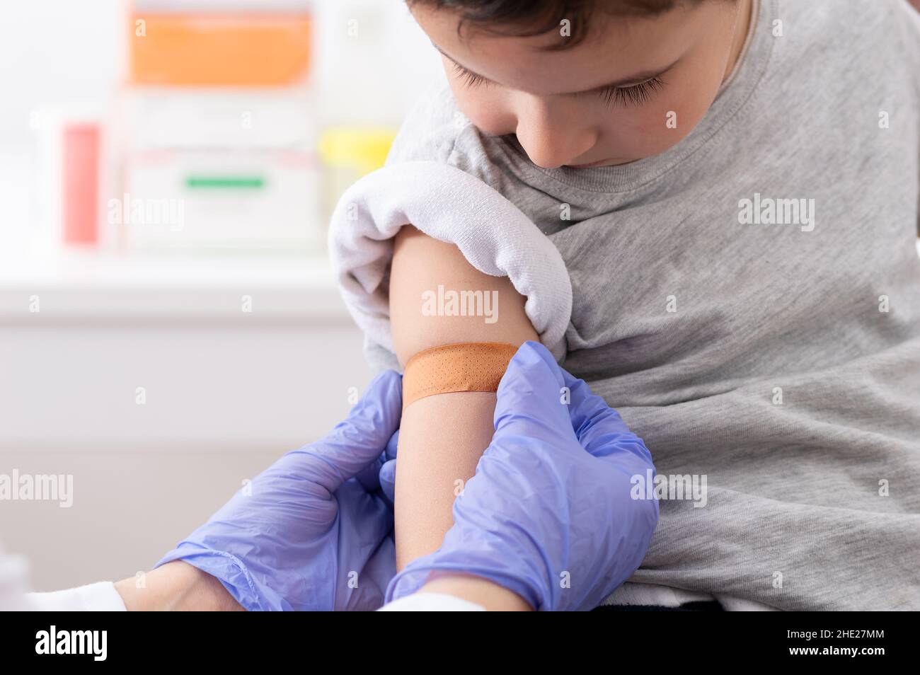 Vaccination child hi-res stock photography and images - Alamy