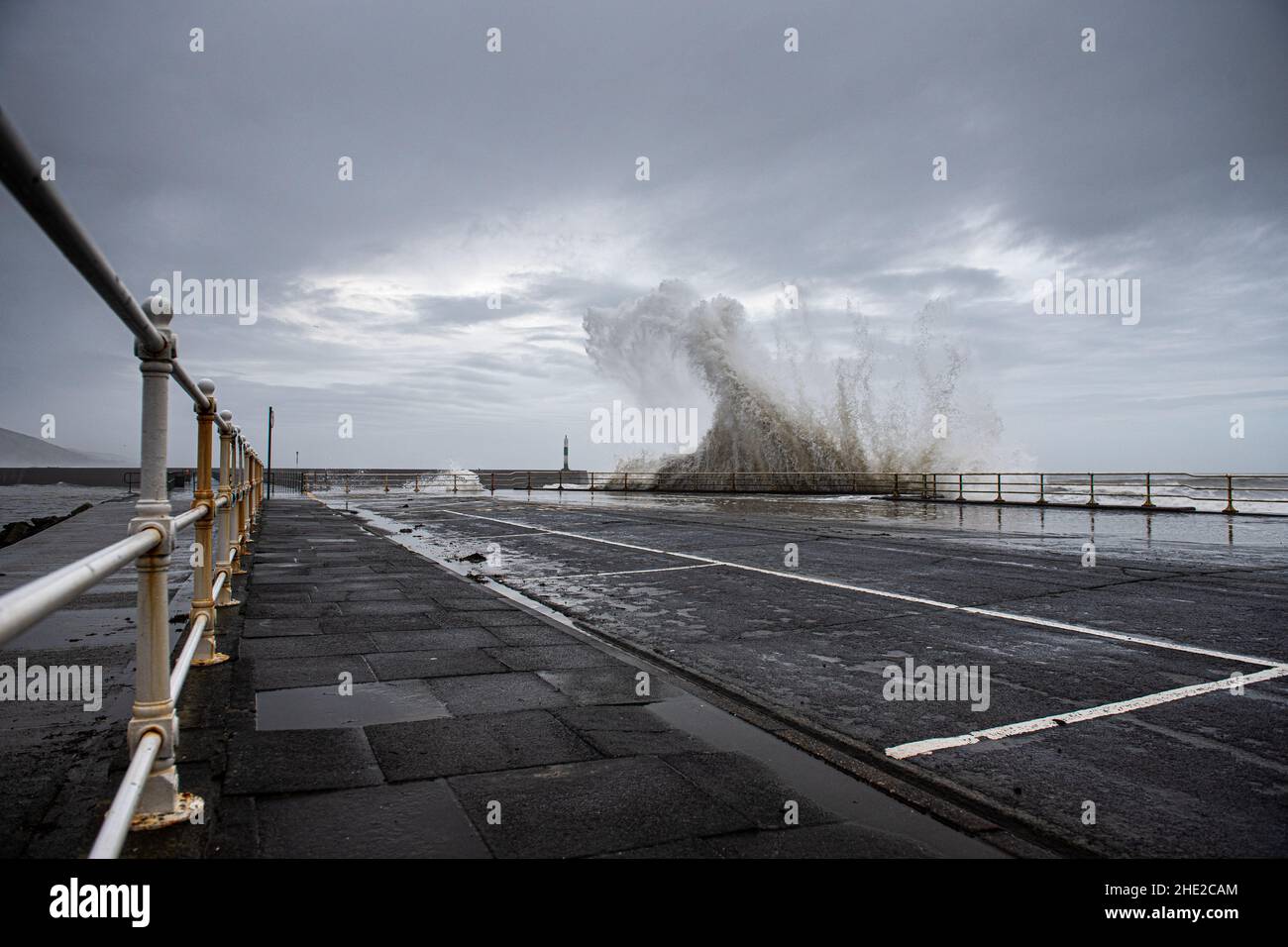 Windy weather hi-res stock photography and images - Alamy