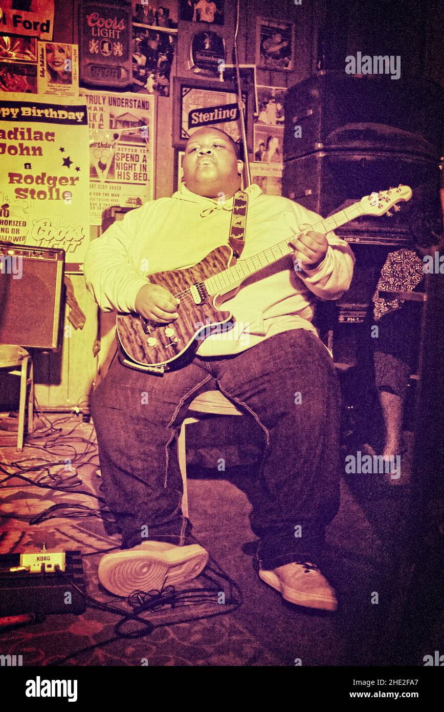 Kingfish Ingram Blues guitatrist playing at Reds in Clarksdale Mississippi USA 2013 Stock Photo