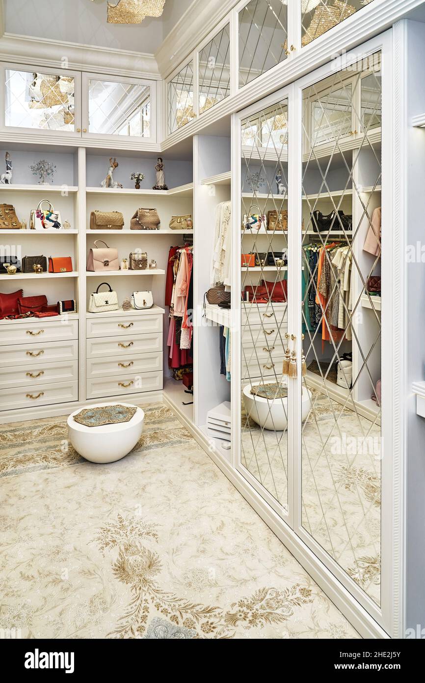 Walkin closet hi-res stock photography and images - Alamy