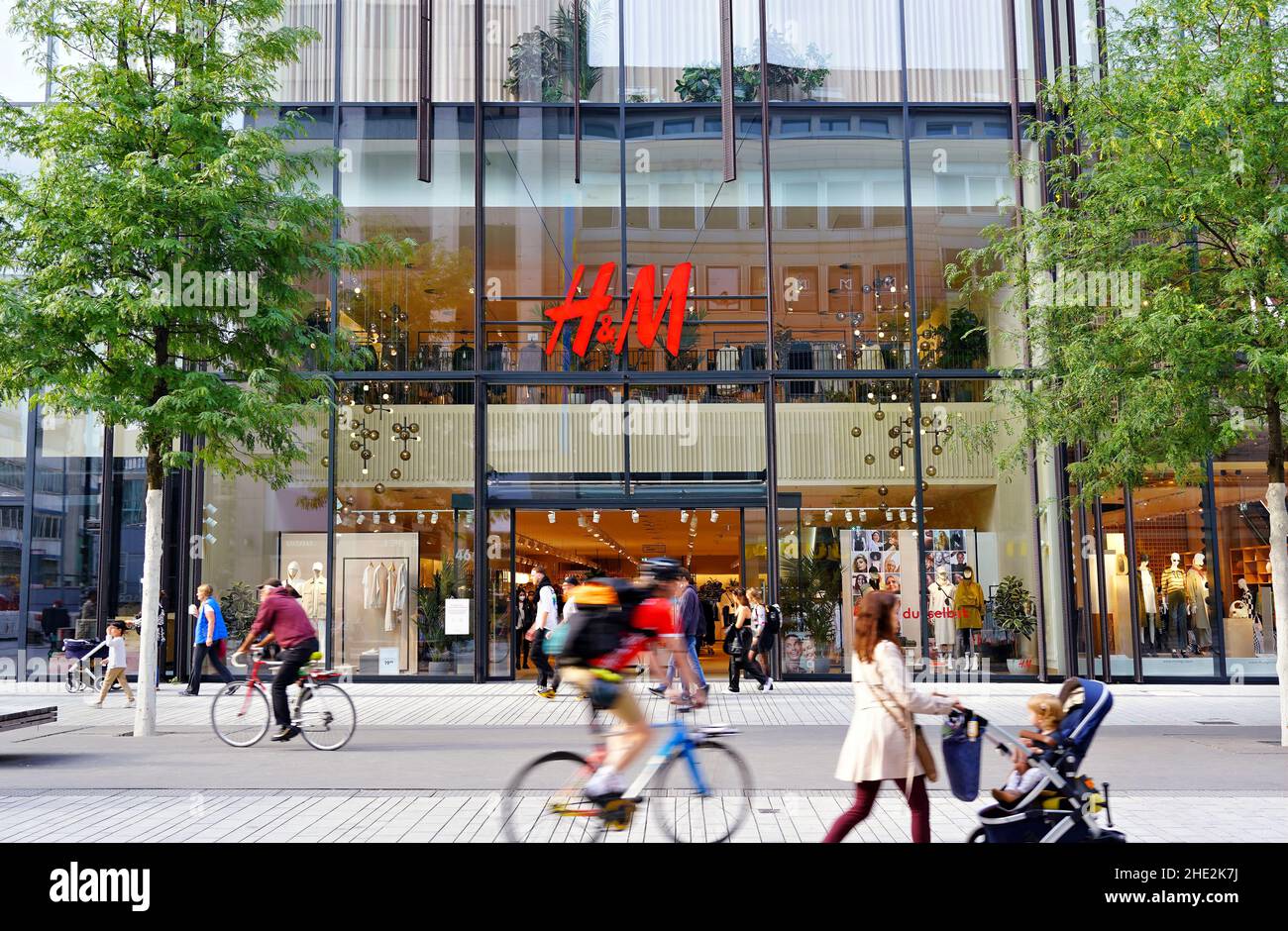 H&M chain store on the modernized shopping street Schadowstraße in downtown  Düsseldorf, Germany Stock Photo - Alamy