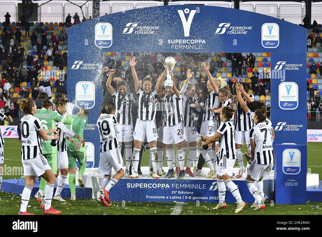Frosinone, Italy. 08th Jan, 2022. Juventus Team during the Women's Italian Supercup Final between F.C. Juventus and A.C. Milan at the Benito Stirpe Stadium on 8th of January, 2022 in Frosinone, Italy. Credit: Independent Photo Agency/Alamy Live News Stock Photo