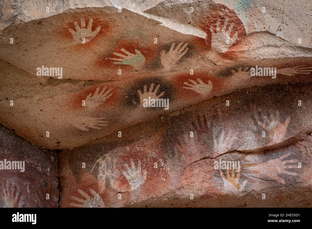 Prehistoric art hands hi-res stock photography and images - Alamy