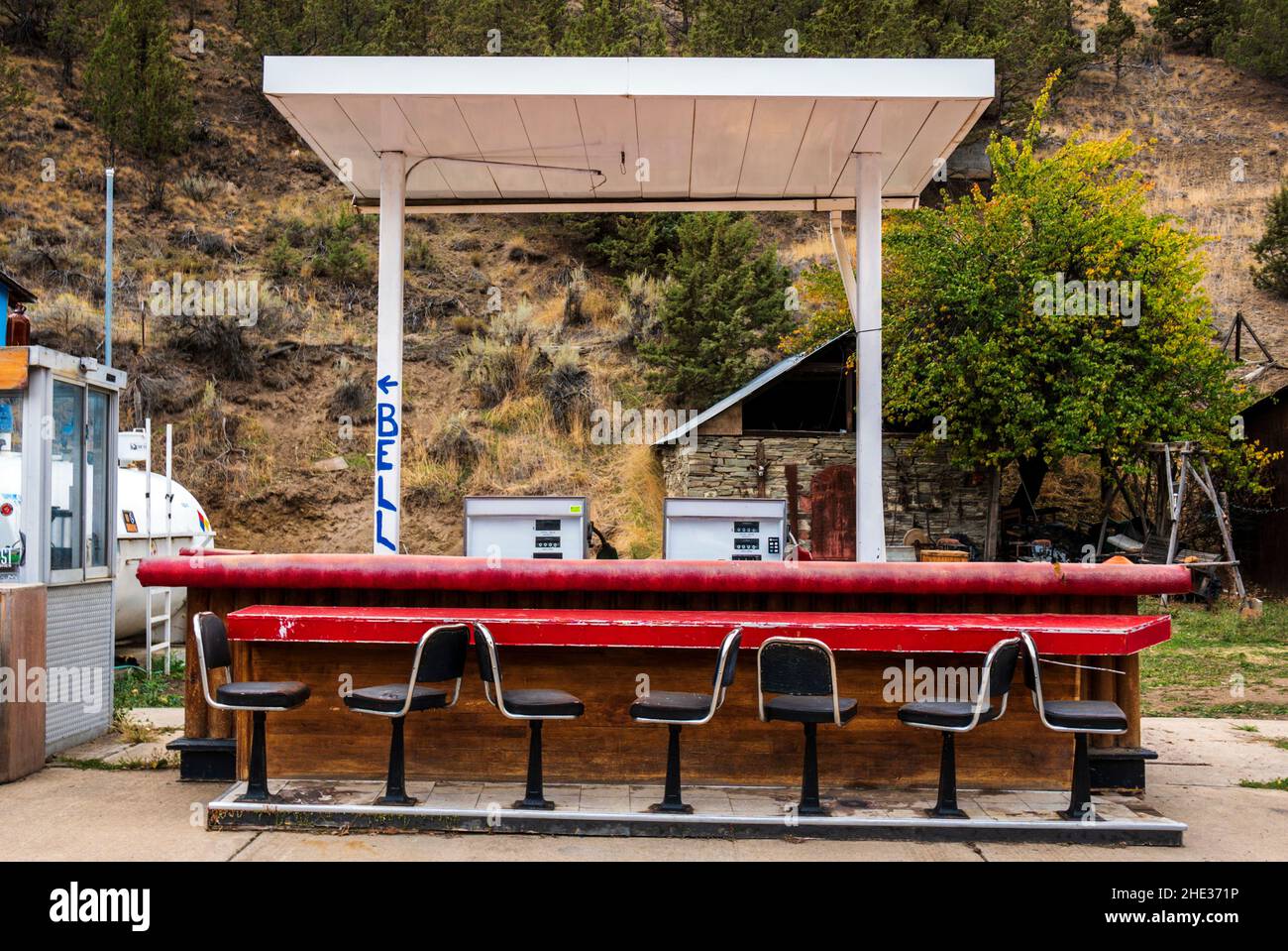 Junior's outdoor gas station & bar; Mitchell; Oregon; USA Stock Photo