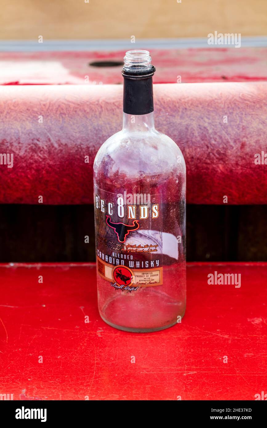 Cartoon whiskey bottle hires stock photography and images Alamy